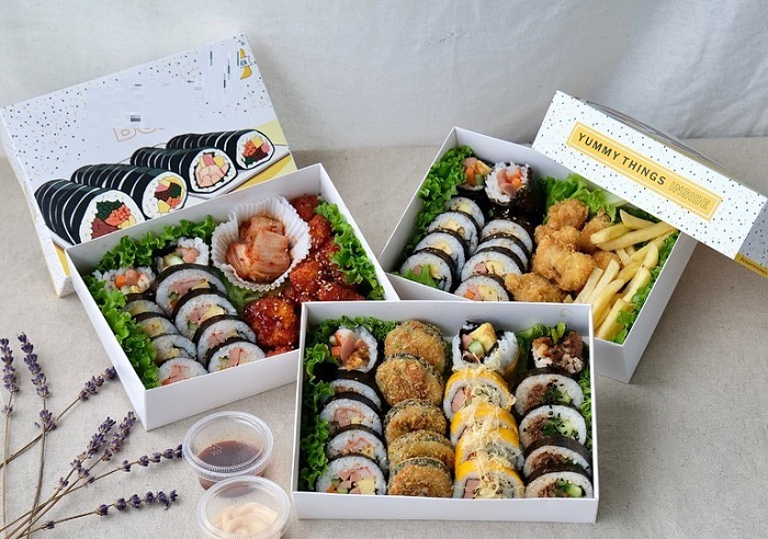 Hộp giấy đựng sushi có những kiểu dáng nào phổ biến? 